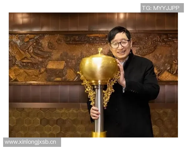 以奖杯为象征的荣耀与成就之路:探索成功背后的无限可能 以奖杯为象征的荣耀与成就之路:探索成功背后的无限可能