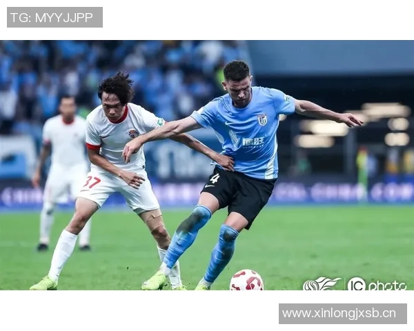 足球联赛激战正酣，全球顶级球队竞争激烈，球迷热情高涨各路豪门争锋共谱传奇